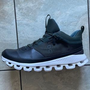 Waterproof On Running Cloud HIs Mens 11. Slip on/no laces in discontinued style!